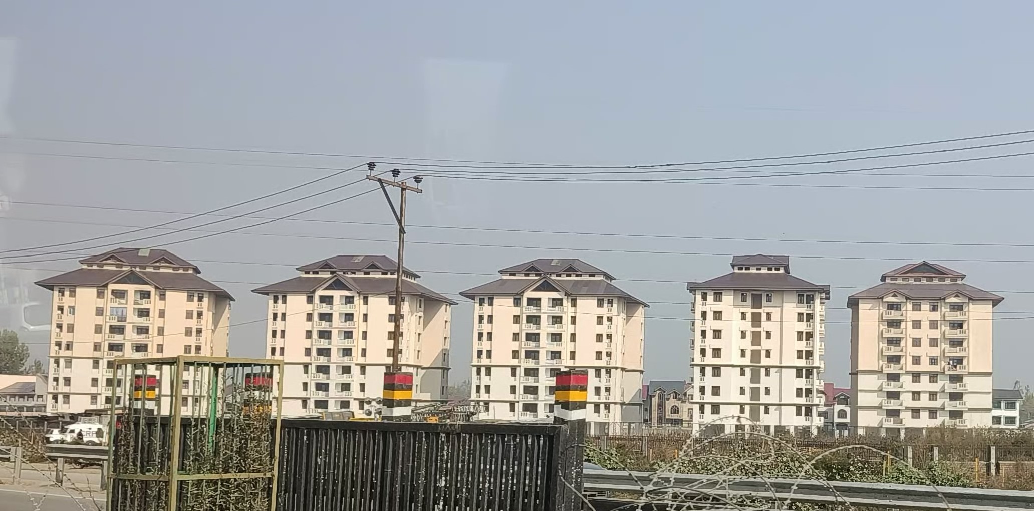 फाइव टावर्स, शेहजर अपार्टमेंट, बेमिना, श्रीनगर